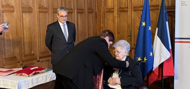 Cérémonie de remise de Légion d’Honneur remise à une Héroïne de la seconde guerre mondiale